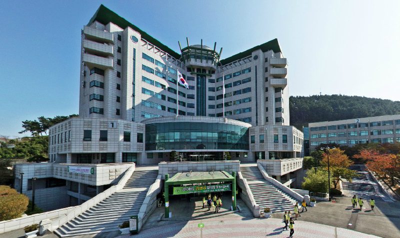 Toàn cảnh tòa nhà chính của trường Đại học Tongmyong
