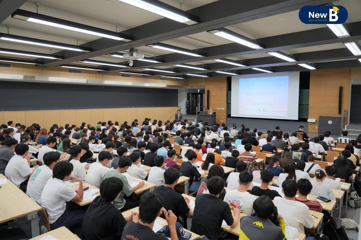 Nhiều sinh viên quốc tế tại Đại học Meikai