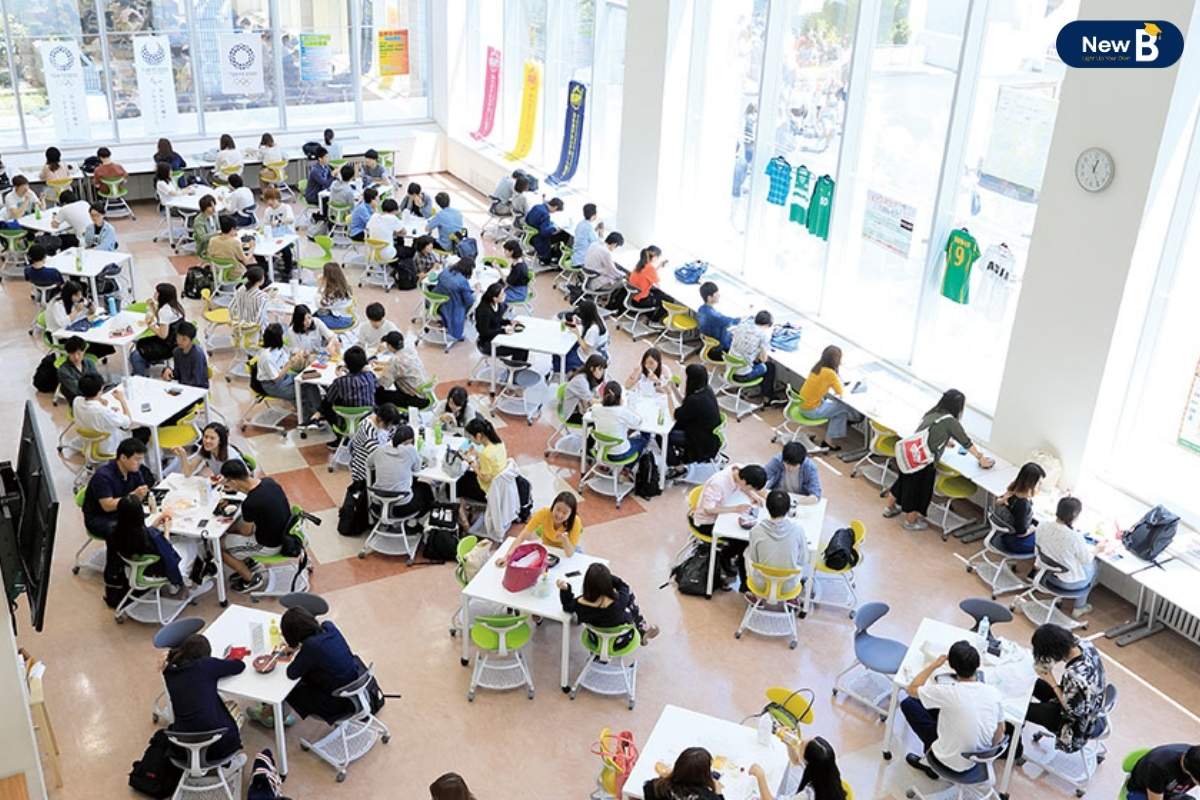 Không khí học tập tại trường đại học Asia