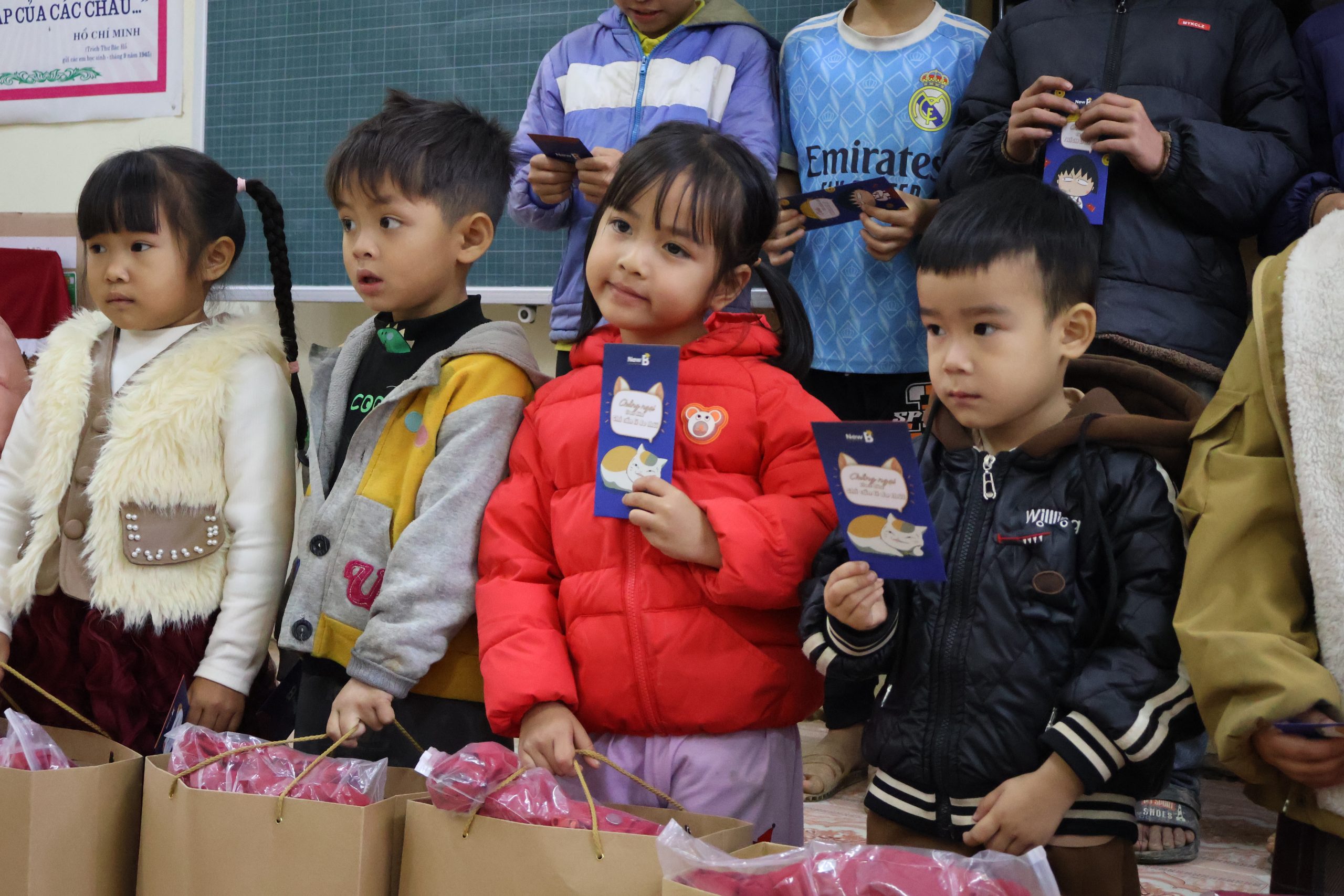 Chuyến thiện nguyện của New B tại Mầm non & Tiểu học Lũng Cao