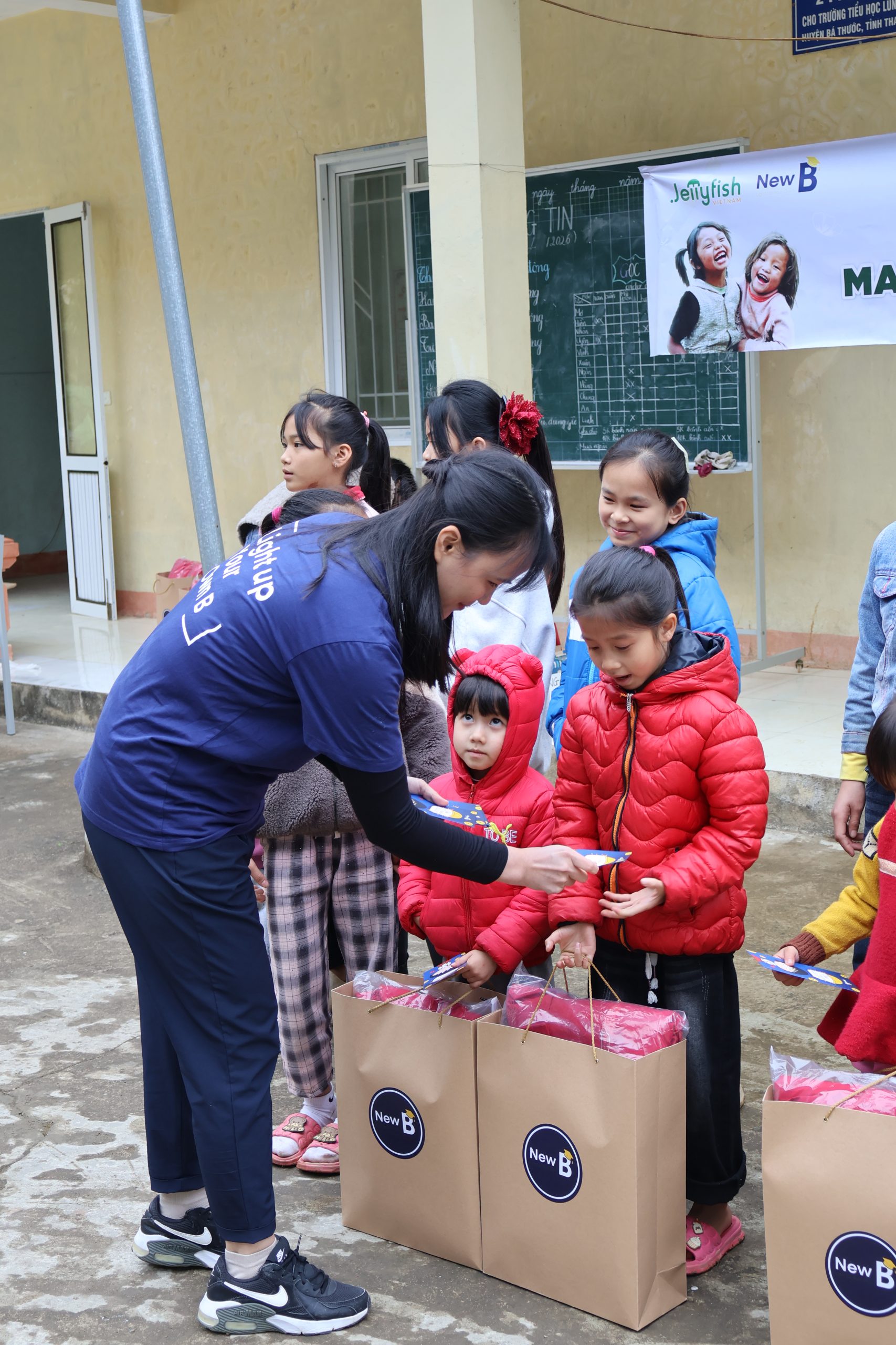 Chuyến thiện nguyện của New B tại Mầm non & Tiểu học Lũng Cao 