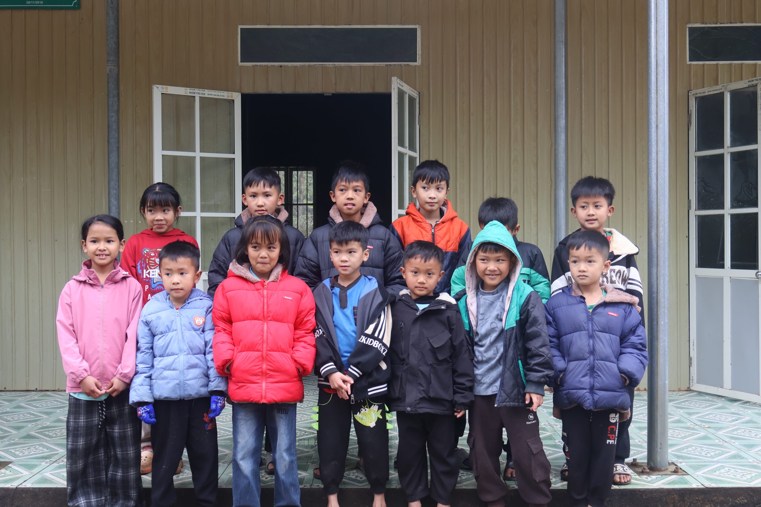 Chuyến thiện nguyện của New B tại Mầm non & Tiểu học Lũng Cao