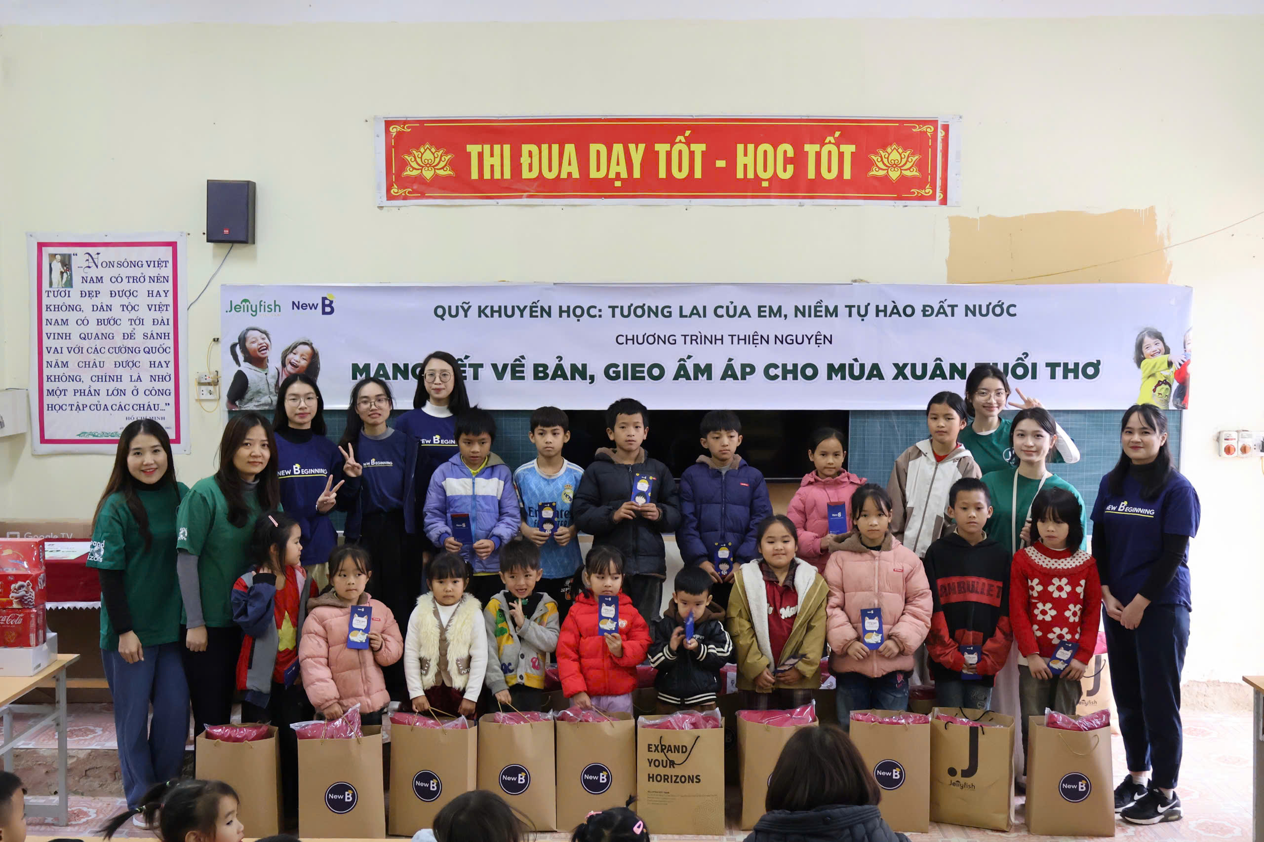 Chuyến thiện nguyện của New B tại Mầm non & Tiểu học Lũng Cao 